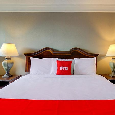 Oyo Hotel Douglas Ga Us-441 ภายนอก รูปภาพ