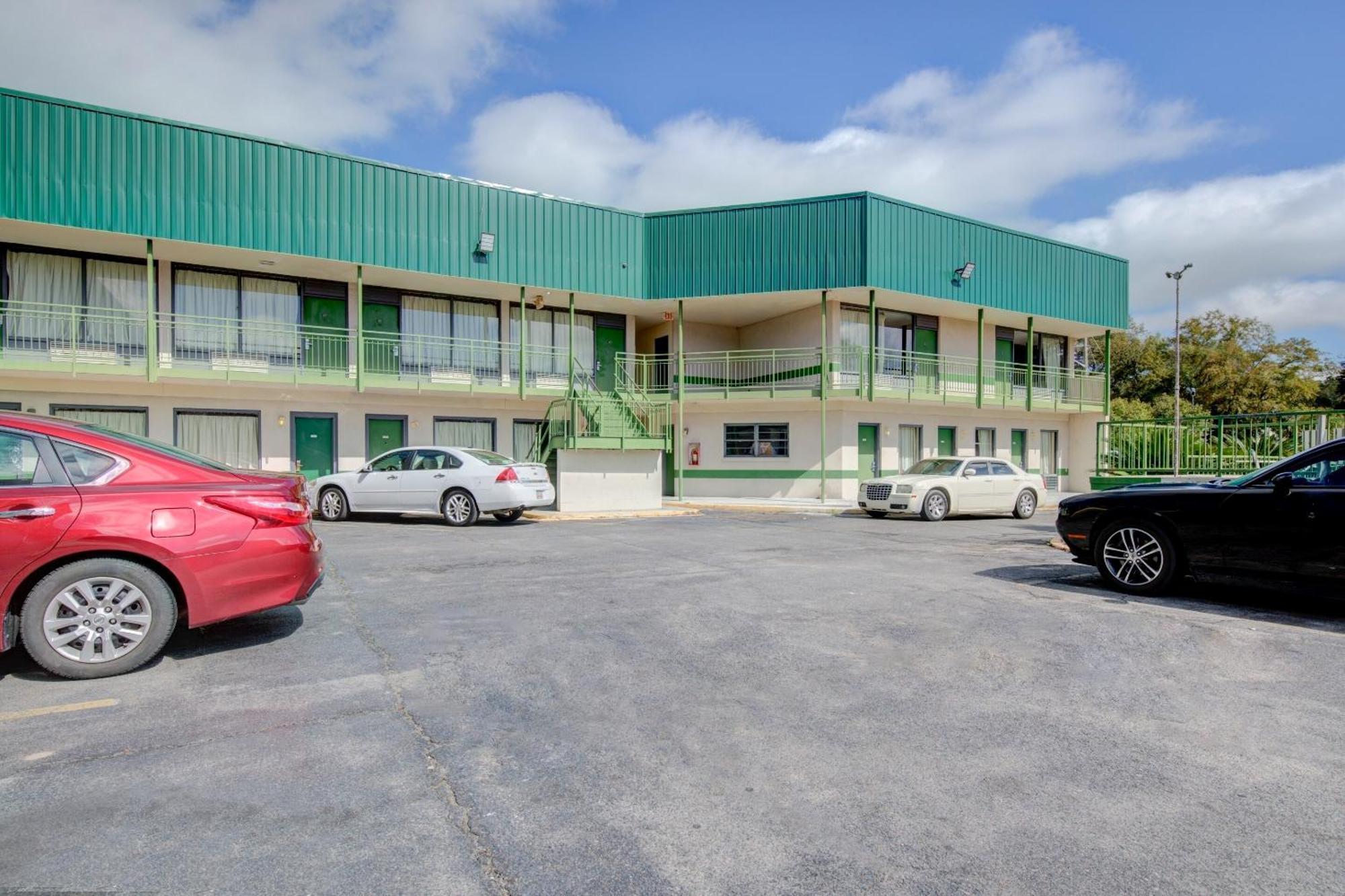 Oyo Hotel Douglas Ga Us-441 ภายนอก รูปภาพ