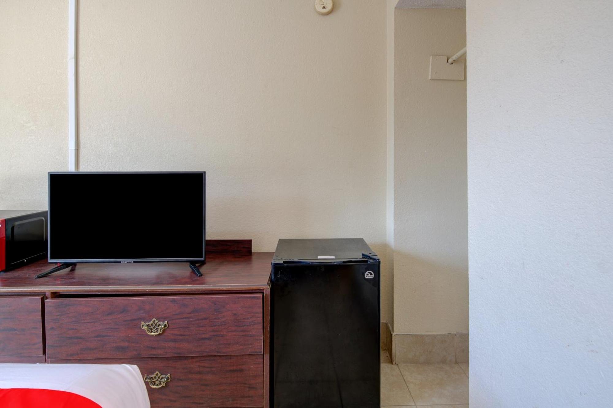 Oyo Hotel Douglas Ga Us-441 ภายนอก รูปภาพ